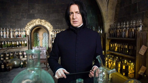 Severus Snake Darsteller Alan Rickman am filmset
