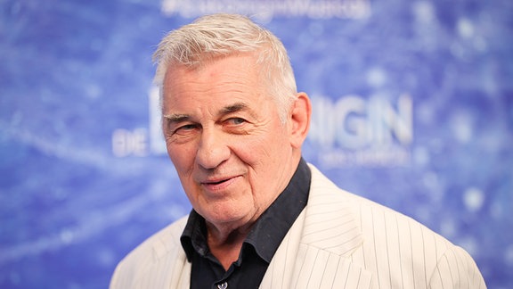 Heinz Hoenig, Schauspieler, kommt zur Deutschlandpremiere des Disney-Musicals "Die Eisköniginâ auf dem Blauen Teppich im Stage Theater an der Elbe.