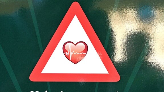 Warnschild vor zu hoher Ansterngung Warnschild vor zu hoher Anstrengung und damit einer hohen Herzbelastung. 