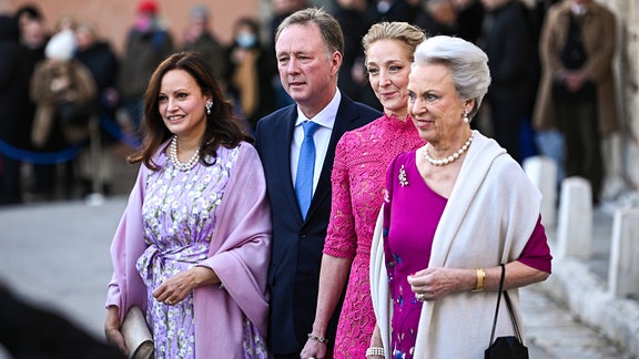 Prinz Nikolaos von Griechenland, Chryssi Vardinogianni, Prinzessin Benedikte von Dänemark, Prinzessin Alexandra, und Prinzessin Carina