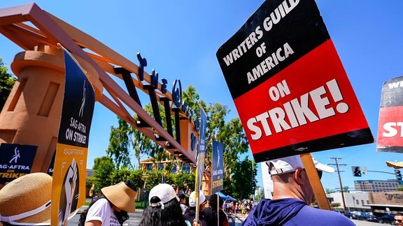 Streikende Mitglieder der Gewerkschaften WGA und SAG-AFTRA