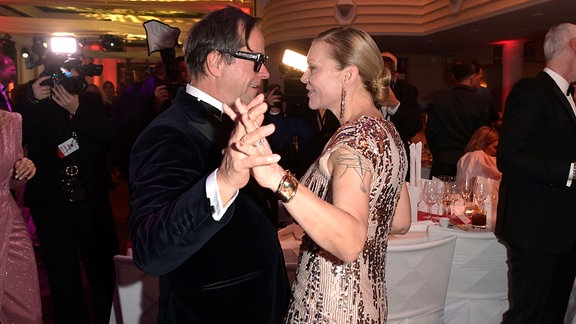 Jan Josef Liefers mit Anna Loos