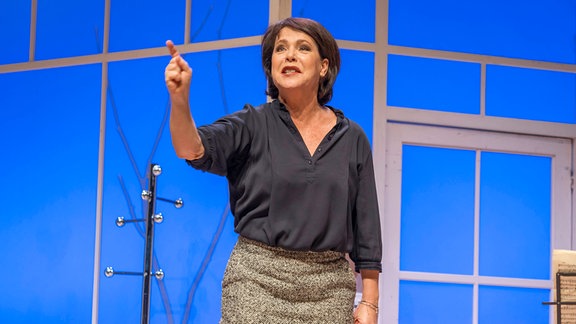 Schauspielerin Janina Hartwig als Frau Kobald