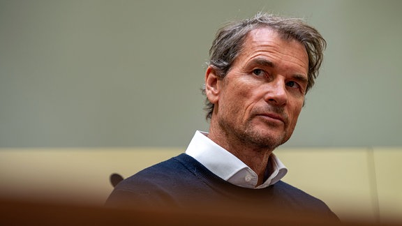 Der frühere Nationaltorwart Jens Lehmann steht im Gerichtssaal 101 im Amtsgericht München. 