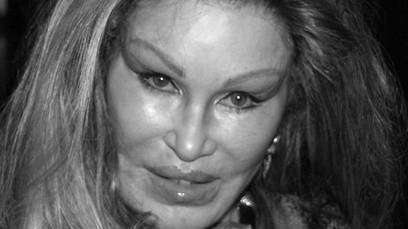Joycelene Wildenstein Porträt in Schwarz-Weiss
