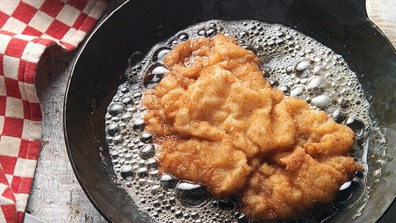 Schnitzel in Pfanne