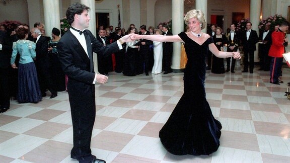 John Travolta tanzt 1997 mit Prinzessin Diana.