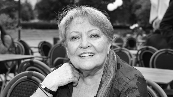 Karin Baal Porträt in Schwarzweiß