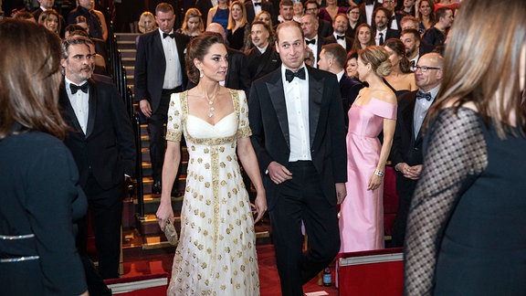 Der britische Prinz William und Kate, Herzogin von Cambridge, kommen in der Royal Albert Hall in London an.
