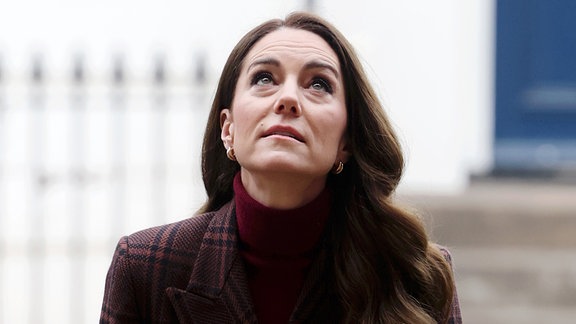 Kate, Prinzessin von Wales, bei einem Besuch im Royal Marsden Hospital in London, wo sie wegen ihrer Krebserkrankung behandelt wurde, um sich persönlich beim Personal für ihre Behandlung zu bedanken.