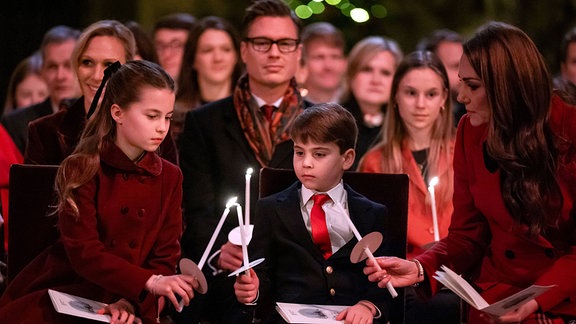 Der „Together at Christmas Carol“-Gottesdienst Der Prinz und die Prinzessin von Wales und andere Mitglieder der königlichen Familie nehmen am 6. Dezember 2024 am „Together at Christmas Carol“-Gottesdienst in der Westminster Abbey, London, Großbritannien, teil.