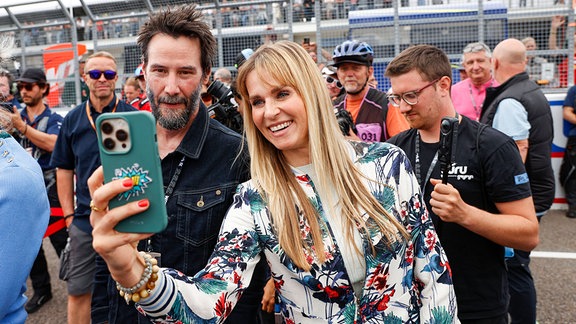 Keanu Reeves auf dem Moto GP Sachsenring mit Eve Scheer 
