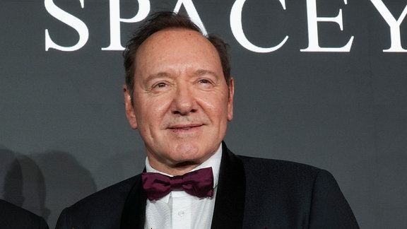 Kevin Spacey erhält den Preis für herausragende Leistungen in Film und Fernsehen während des Better World Fund 10th Anniversary Gala Dinner im Rahmen des 78. internationalen Filmfestivals in Cannes.