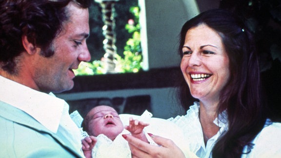 König Carl Gustaf von Schweden und Königin Silvia mit Prinzessin Victoria