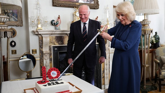 Königin Camilla, Lionel Jarvis beim Empfang zum 100. Jubiläum der The Poppy Factory.