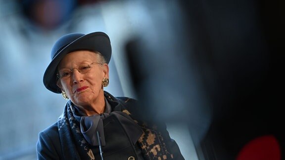 Königin Margrethe II. von Dänemark während einer Pressekonferenz im Restaurant Baret, Humboldt Forum.