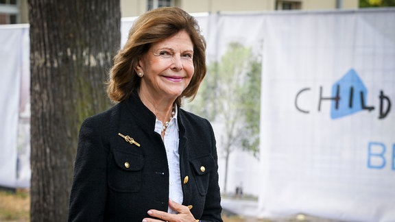 Königin Silvia von Schweden kommt zum feierlichen Spatenstich vom Childhood-Haus der Charite im Campus Virchow-Klinikum.