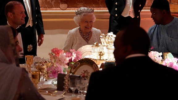 Königin Elizabeth lädt zum Dinner