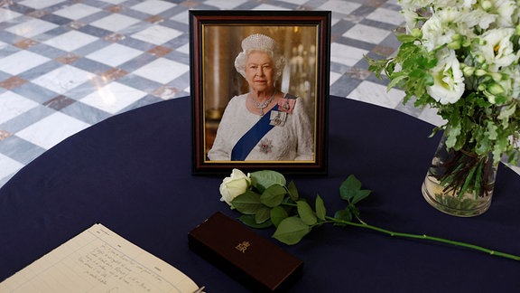 Kondulenzbuch von Queen Elizabeth