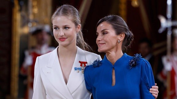 Spaniens Kronprinzessin Leonor und ihre Mutter Königin Letizia im Königspalast in Madrid.
