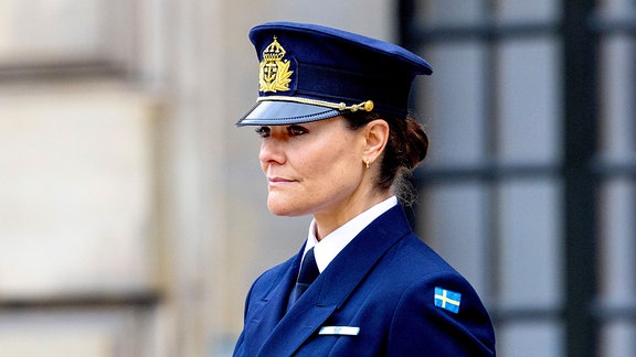 Kronprinzessin Victoria von Sweden in Mititäruniform