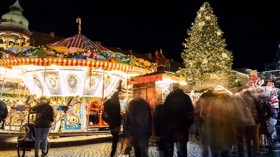 Weihnachtsmarkt mit Karussell
