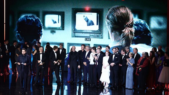 "September 5" wird als bester Spielfilm mit der goldenen Lola ausgezeichnet während der 75. Verleihung des Deutschen Filmpreises in Berlin im Theater am Potsdamer Platz.