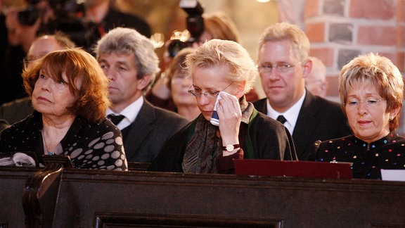 Rose-Marie von Bülow mit Tochter Susanne bei der Gedenkfeier zu Ehren von Vicco von Bülow.