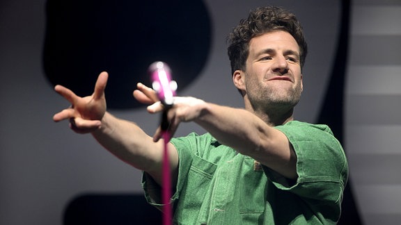 Luke Mockridge live auf der Buehne am 05.05.2024 in Muenchen