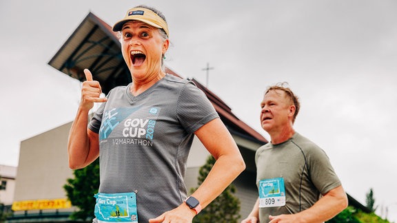 Glückliche Frau bei Marathon