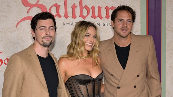 Josey McNamara, Margot Robbie und Tom Ackerley