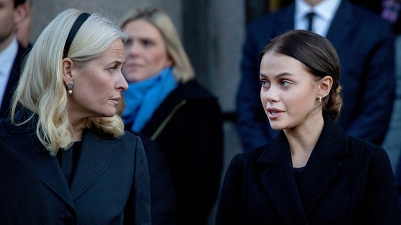 Kronprinzessin Mette-Marit von Norwegen und Juliane Snekkestad 