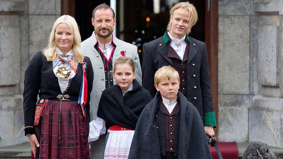 Prinzessin Mette Marit, Prinz Haakon, Prinzessin Ingrid Alexandra, Prinz Sverre Magnus und Marius Borg Høiby