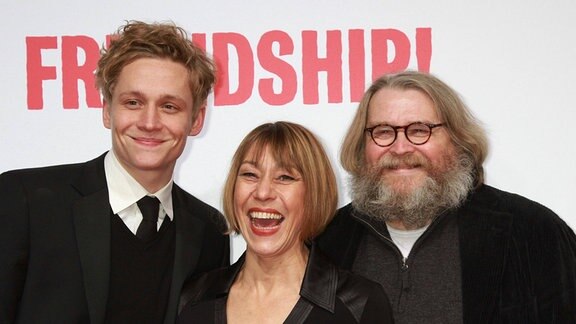 Matthias Schweighoefer und Eltern Michael und Gitta Schweighoefer beim der Kinopremiere des Spielfilms Friendship