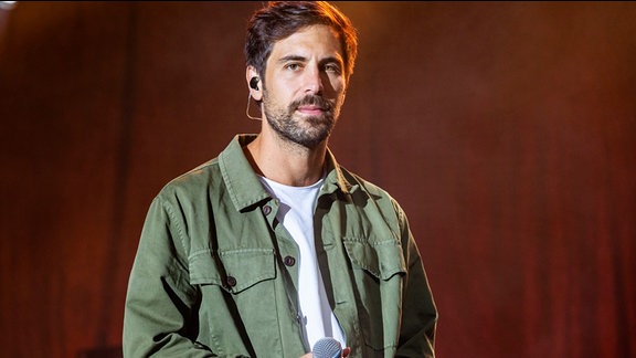 Max Giesinger bei einem Charitykonzert