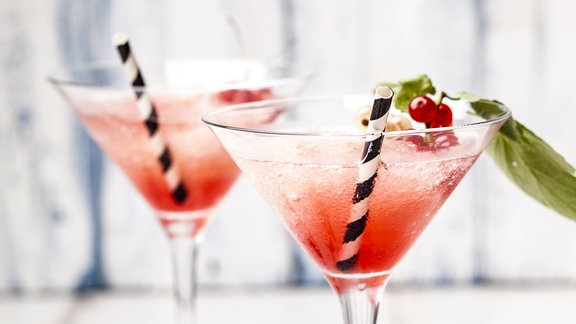 Frose, Rosenslushie mit roten Johannisbeeren
