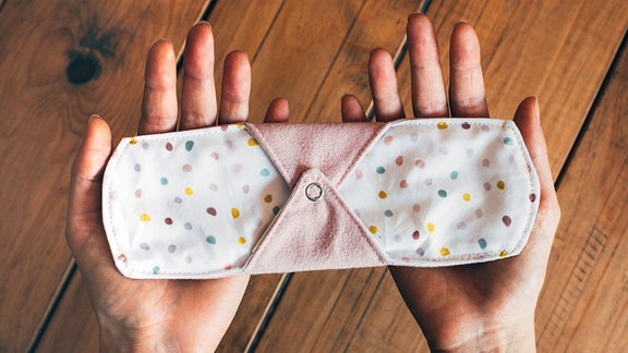 Handgefertigte wiederverwendbare Stoffmenstruationsbinden