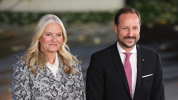 Empfang des norwegischen Kronprinzen Haakon (rechts) und Kronprinzessin Mette-Marit 