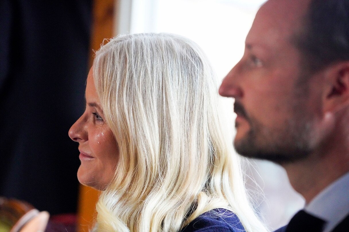 Kronprinzessin Mette-Marit (NO), Kronprinz Haakon (NO), beim Weihnachtsbesuch des Wohn- und Pflegezentrums "Risenga bo- og omsorgssenter" in Asker.