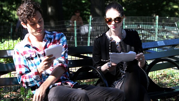 Penn Badgley und Michelle Trachtenberg am Set von Gossip Girl in New York City