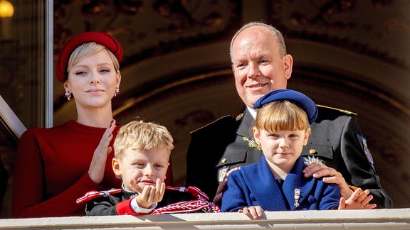 Prinz Albert II und Prinzessin Charlene von Monaco mit Kindern Gabriella und Prinz Jacques 