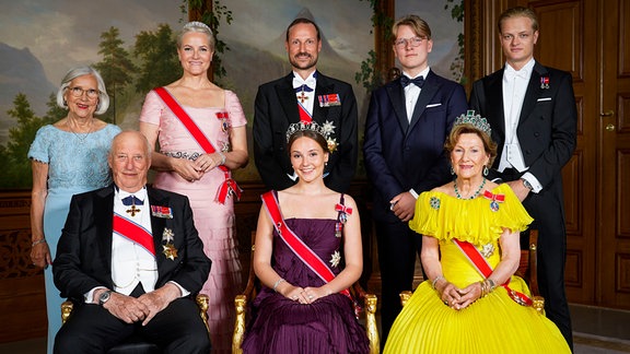 Norway's Princess Ingrid Alexandra, front center, and the royal family pose for a photo at the castle in Oslo, Friday June 17, 2022. Princess Ingrid Alexandra turned 18 on 21 January 2022. The celebrations were postponed until June 2022 due to COVID-19 restrictions. Front row, King Harald, Princess Ingrid Alexandra and Queen Sonja, back row from left, Marit Tjessem, Crown Princess Mette-Marit, Crown Prince Haakon, Marius Borge Hoiby, Prince Sverre Magnus.