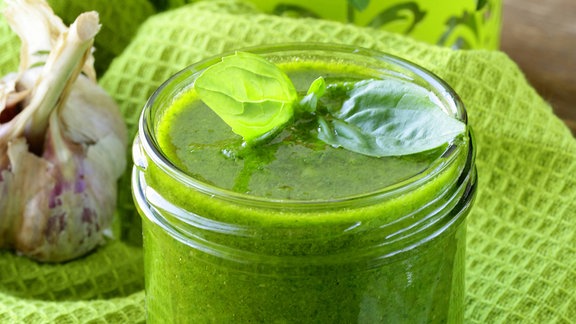 Pesto, Pinienkerne, Knoblauch, Basilikum