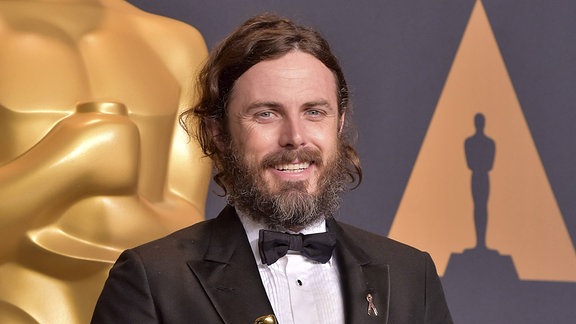 Casey Affleck mit dem Oscar für den besten Hauptdarsteller in Manchester, 2017