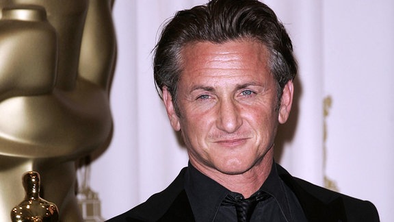 Sean Penn mit seinem Oskar, 2009