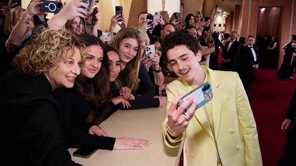 Timothy Chalamet auf dem roten Teppich der Oscar-Gala 2025