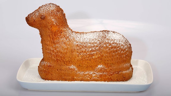 Osterlamm aus süßem Rührteig