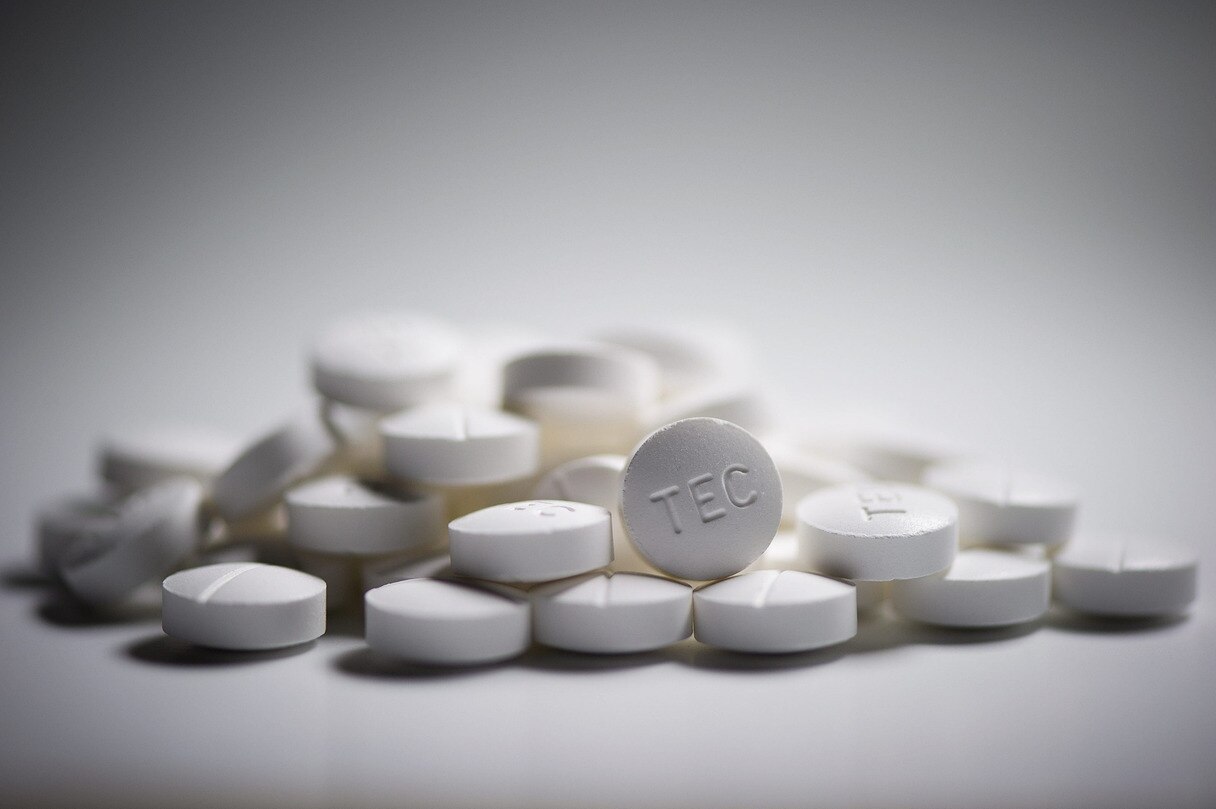 Ein kleiner Haufen weißer Tabletten: "TEC".