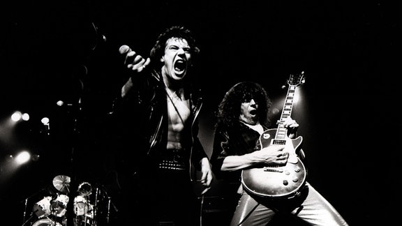 Iron Maiden (L-R) Paul Di'Anno und Dennis Stratton