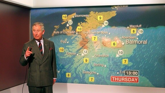 Prinz Charles moderiert im Fernsenen das Wetter.
